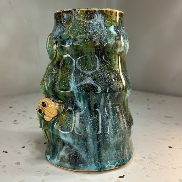 Beautiful Naturecore Froggy Frogs Ceramic Pottery Glazed Vase/Holder - Picture 4 of 12